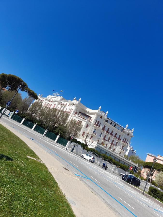 Appartamento Vista Mare Viserbella, Vicissimo Alla Fiera リミニ エクステリア 写真