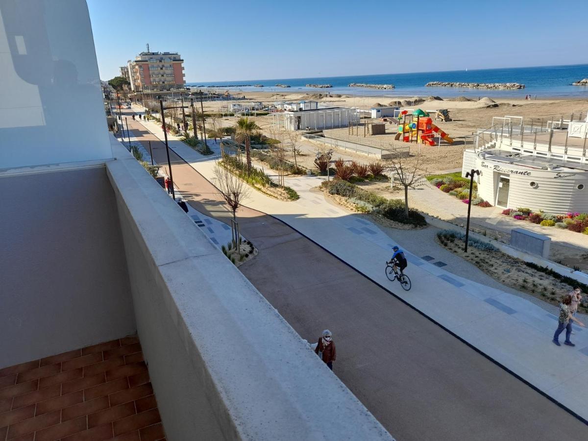 Appartamento Vista Mare Viserbella, Vicissimo Alla Fiera リミニ エクステリア 写真