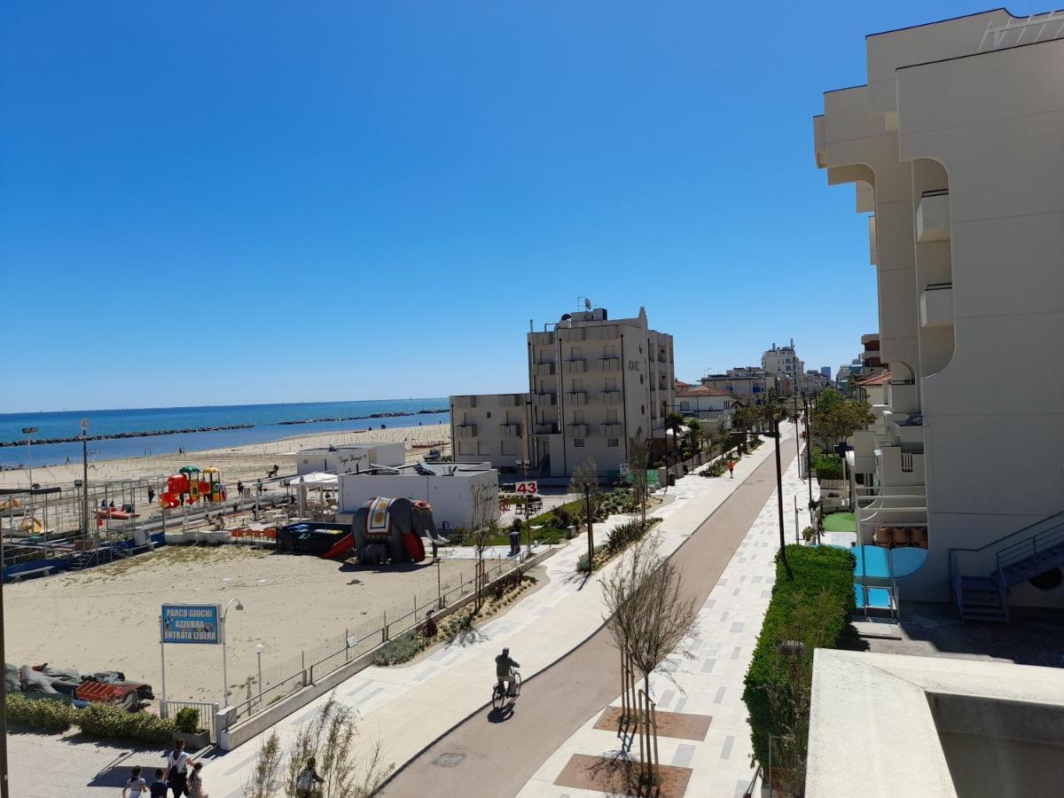 Appartamento Vista Mare Viserbella, Vicissimo Alla Fiera リミニ エクステリア 写真