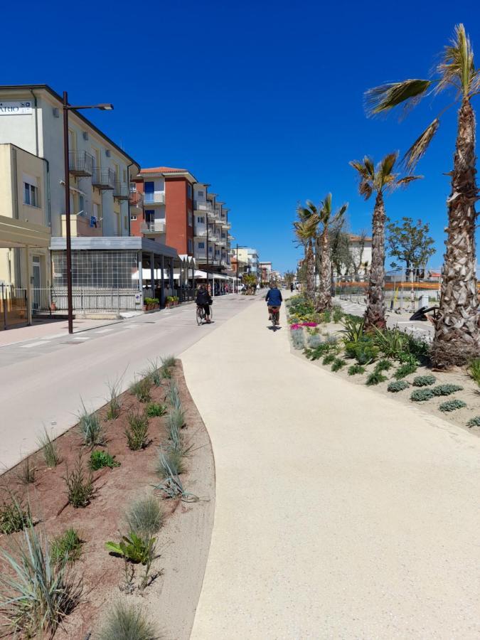 Appartamento Vista Mare Viserbella, Vicissimo Alla Fiera リミニ エクステリア 写真